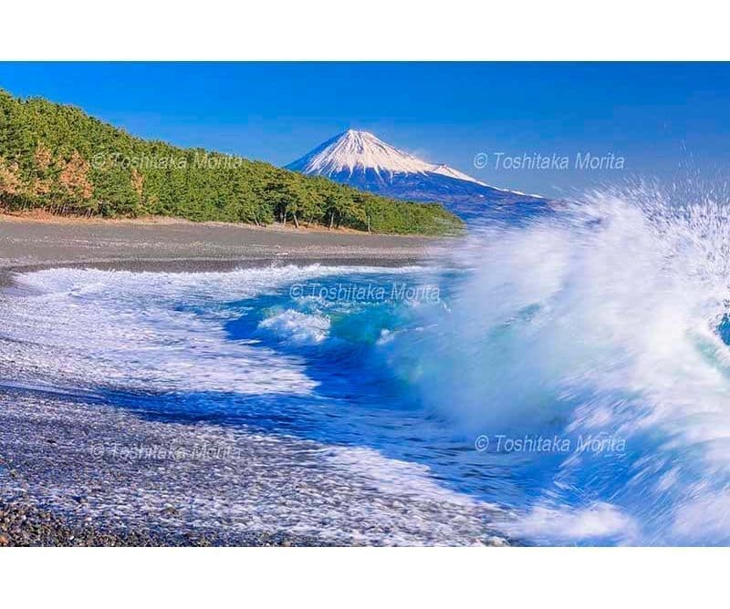 白波砕ける三保の松原より富士山