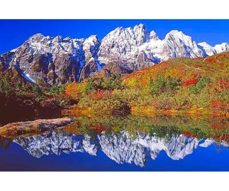 紅葉の仙人池から剱岳八ツ峰の初冠雪