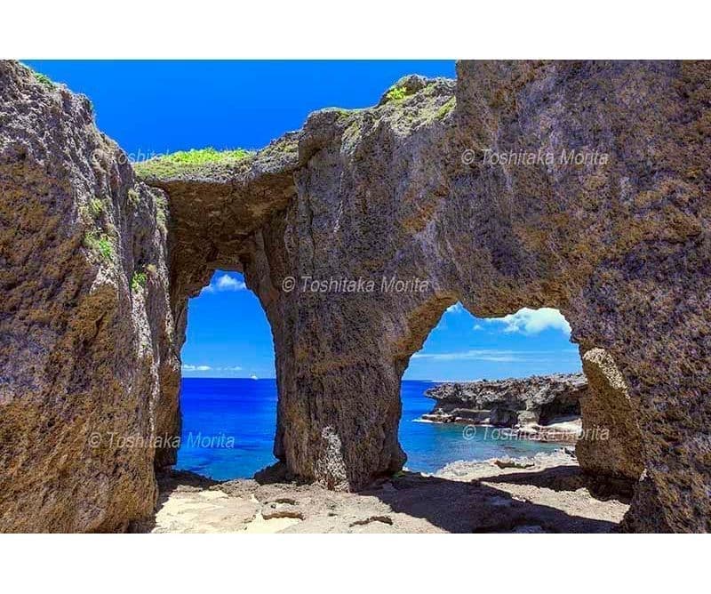 犬の門蓋　めがね岩　徳之島