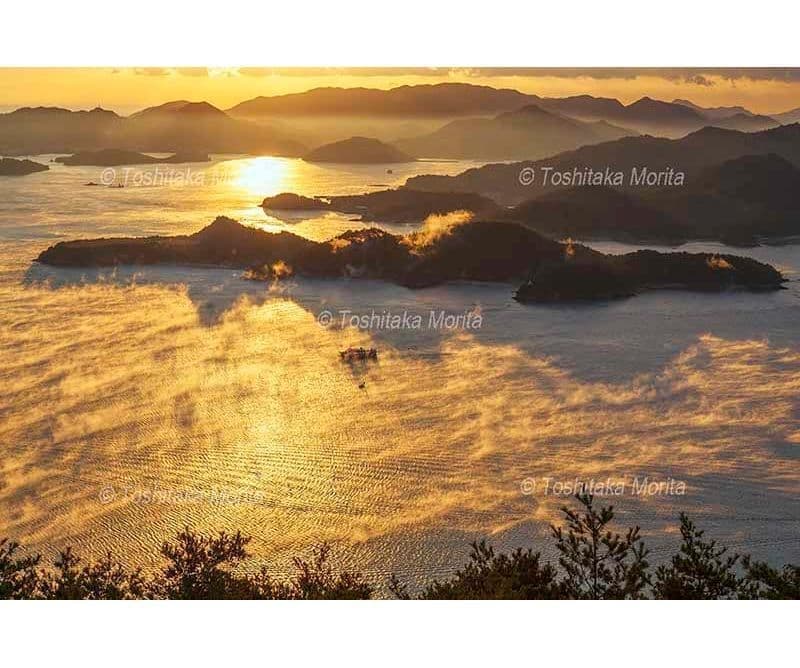 瀬戸内海の多島美と海霧の朝